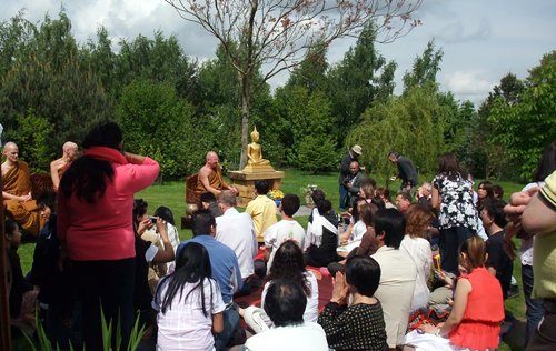 m_2009_05102009Wesak0055